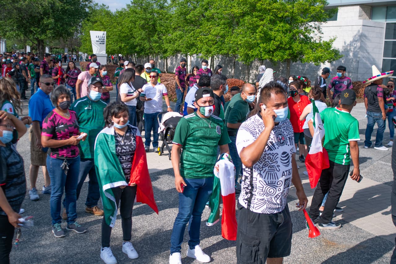 La selección mexicana derrotó a Islandia tras un primer tiempo que generó algunas dudas, pero en el complemento con ‘Chucky’ Lozano, Héctor Herrera, Néstor Araujo y Gerardo Arteaga, el partido se volvió todo del lado del Tri y se llevaron el triunfo.