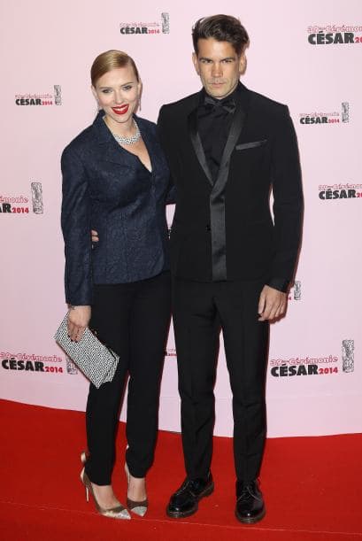 Según confirma E! News, la famosa de 29 años está esperando su primer bebé junto a su prometido, Romain Dauriac. Aquí los videos más chismosos.