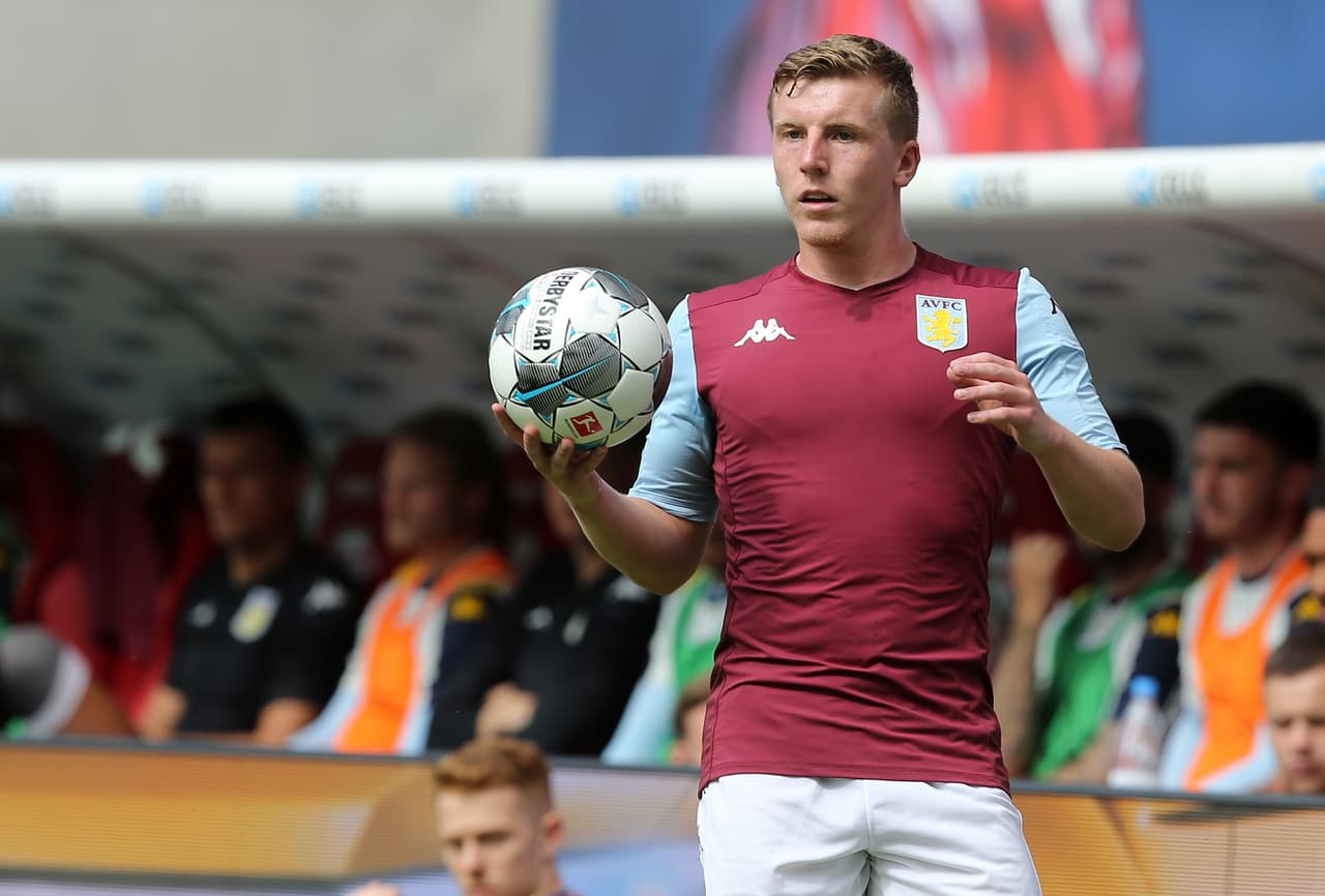 Matt Targett es el siguiente más caro. Al lateral izquierdo lo firmaron por 15.5 millones de euros desde el Southampton. Será titular desde el arranque.