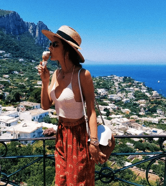 <b>Alessandra Ambrosio</b>
<br>¿Quién le diría no a un paseo por Italia en el verano? Pues la modelo brasileña no se resistió y también estuvo en Capri.