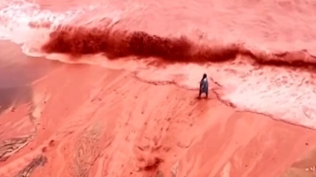 ¿Por qué este mar se tiñe de rojo? El fenómeno atrae a turistas de todo el mundo