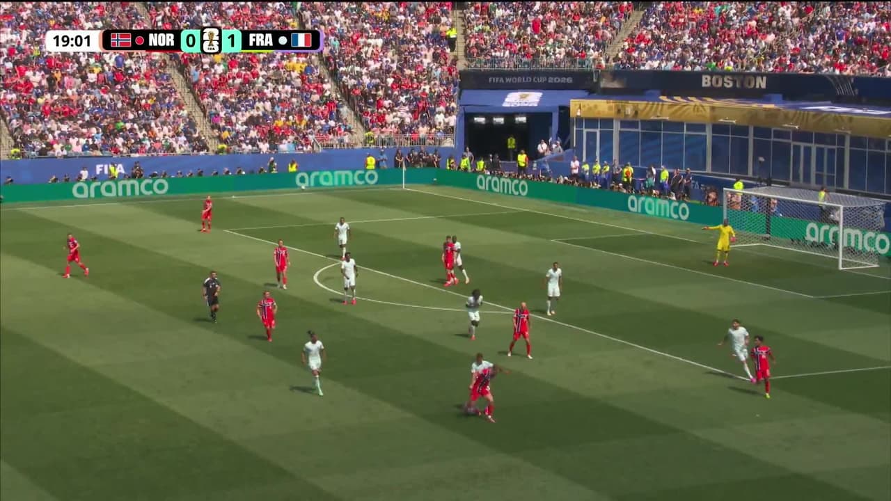 ¡GOL!  anota para Francia. Ousmane Dembélé