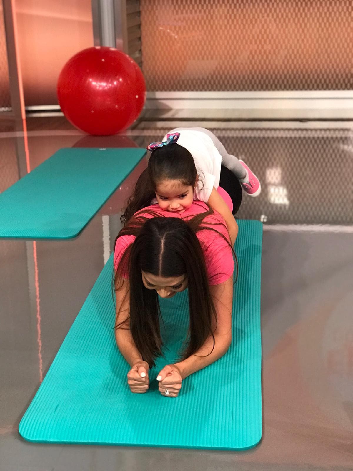 “Ay no, yo ya estoy más cansada que Giulietta”: Ana Patricia se vio en apuros al recorrer el circuito, la pequeña nunca perdió el ritmo y la energía.
<br>