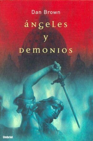 <b>Dan Brown publicó su exitosa novela 'Ángeles y Demonios'</b>, la cual se convirtió en un 
<i>bestseller</i> por sus altas ventas.