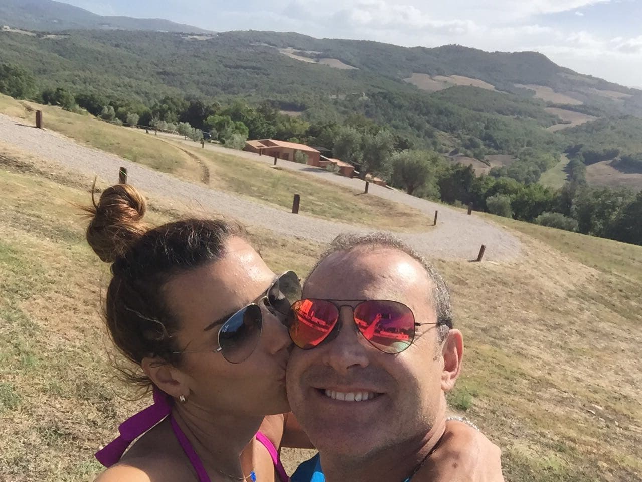 Nuestro conductor ha vivido momentos difíciles tras la muerte de su padre, y su esposa Cristy ha sido sin duda su gran apoyo.