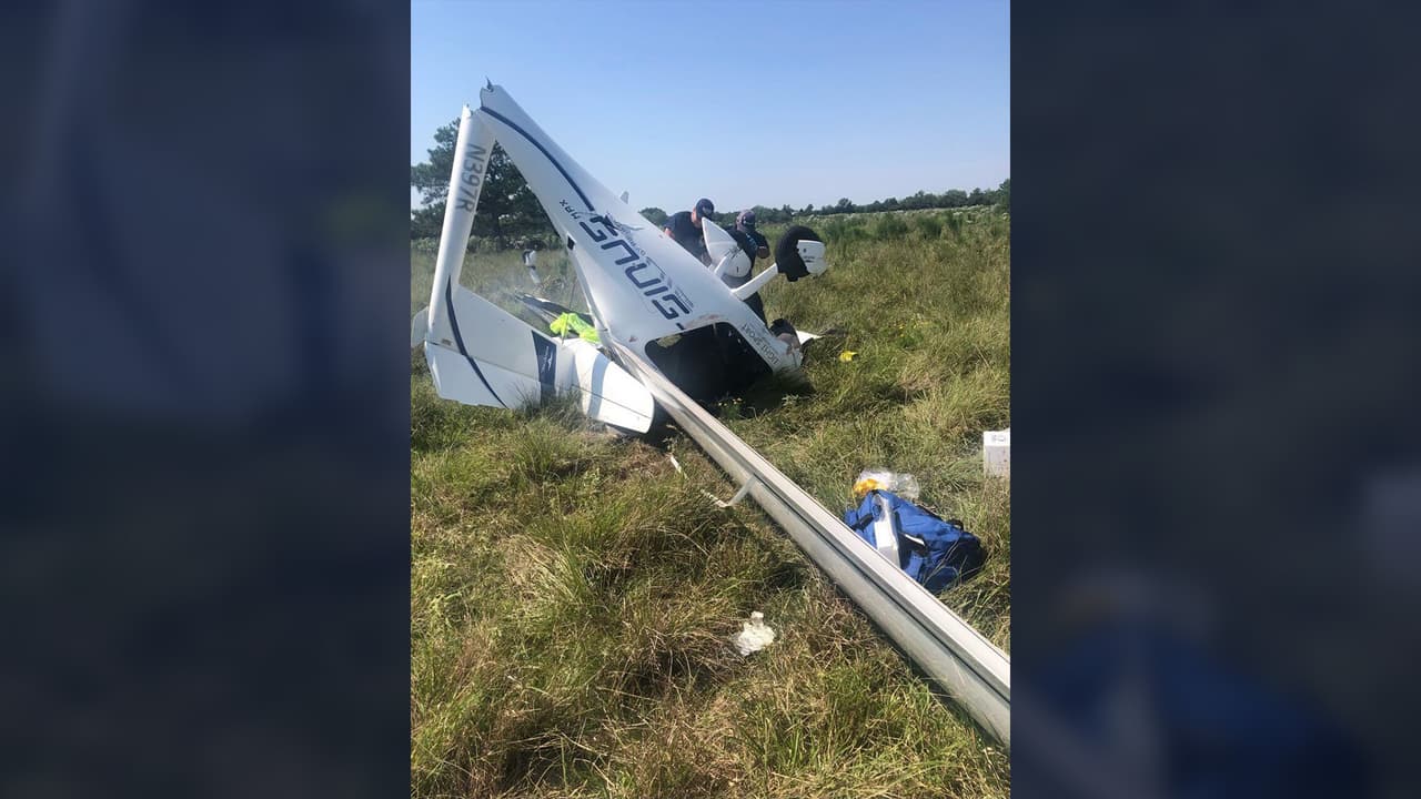 Reportan dos hombres en condición crítica tras accidente de una avioneta en el condado de Waller