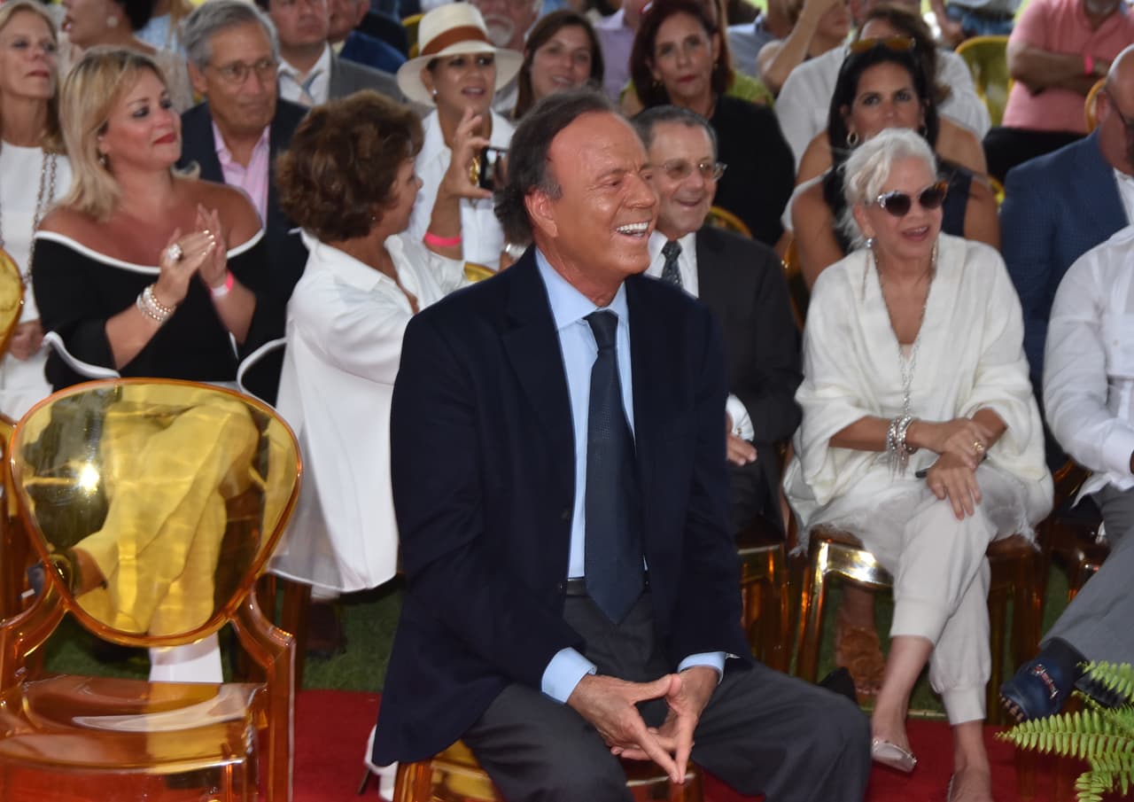 Julio Iglesias recibió un gran honor en Puerto Rico.