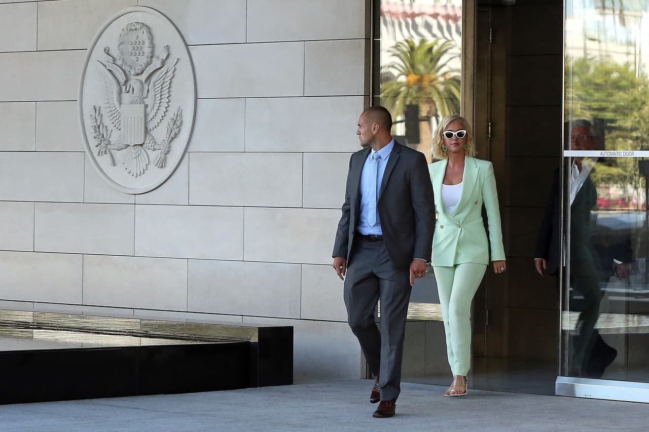 De acuerdo a New York Times, el jurado encontró que el 22.5 por ciento de las ganancias de 
<b><a href="https://www.youtube.com/watch?v=0KSOMA3QBU0" target="_blank">'Dark Horse'</a></b>, tema que ocupó el puesto número 1 en la lista Hot 100 de Billboard durante cuatro semanas en 2014, era atribuible a partes de 
<b><a href="https://www.youtube.com/watch?v=MllhC0qyEjY" target="_blank">'Joyful Noise'.</a></b>