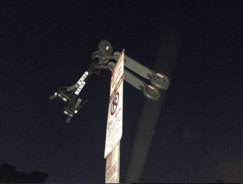 La población de California continúa manifestando su descontento con la invasión de estos scooters eléctricos.