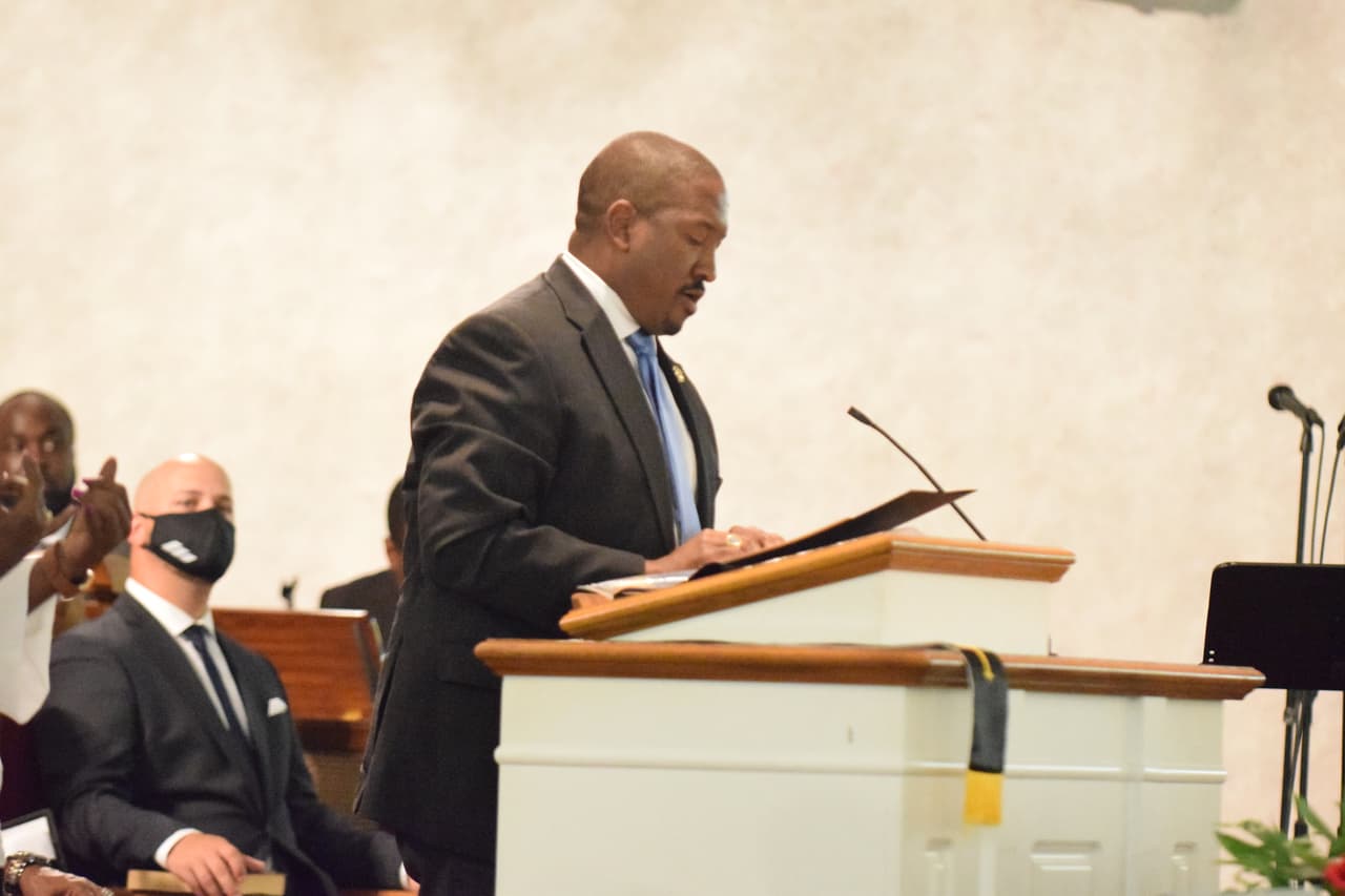 Las exigencias de justicia e igualdad fueron mencionadas por quienes ofrecieron mensajes de aliento a los familiares.