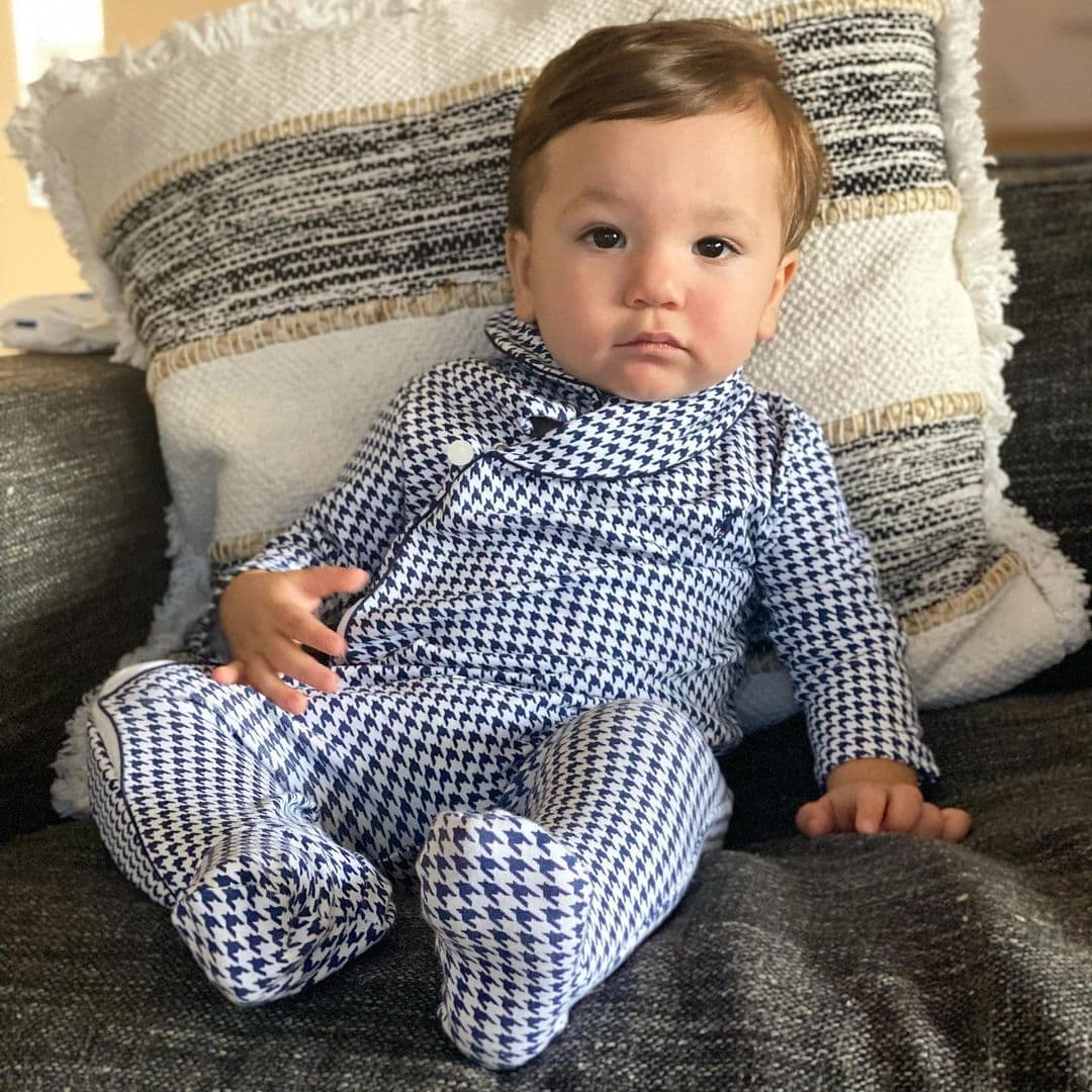 Y baby Diego no puede faltar en nuestro recuento semanal. Aquí lo vemos muy agusto, listo para ir a dormir y cada día más grande.