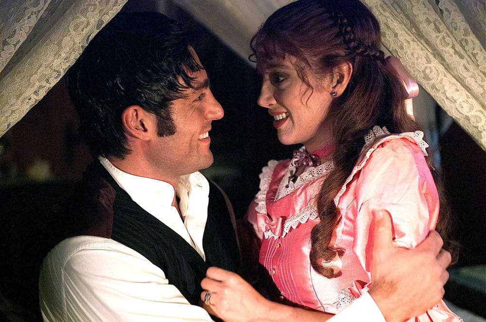 En "Amor Real" Colunga tuvo escenas muy candentes con Adela Noriega.