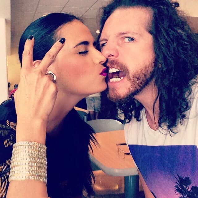 De hecho, Anyha acompaña a su pareja en sus presentaciones y muestra con orgullo los ensayos, fotos y mejores momentos.