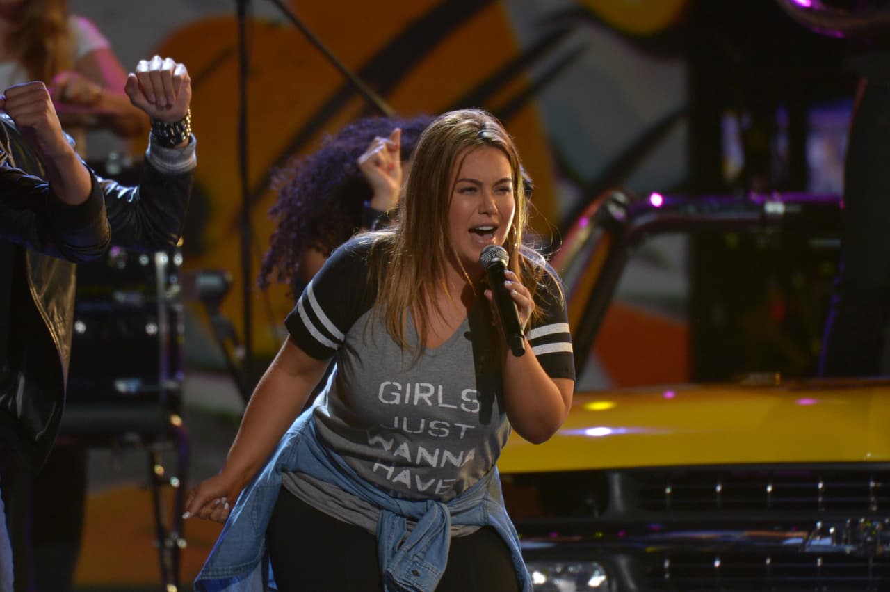 Sin gota de maquillaje llegó y tenemos que admitir que no lo necesita, ¡es bellísima!