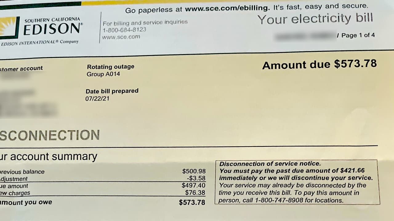 Luisa cuenta que ha podido hacer pequeños pagos a la compañía eléctrica y su deuda ha ido creciendo con los meses.