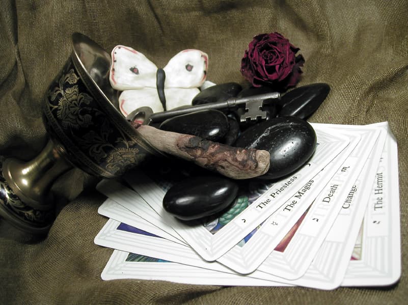 Miles de hispanos en California mantienen confianza y fe en botánicas