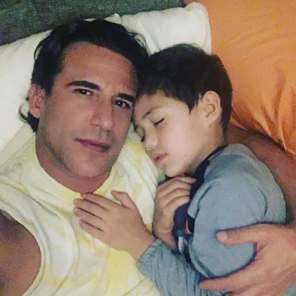 Este pequeño galán es producto del amor que el actor tuvo con Paola Toyos.