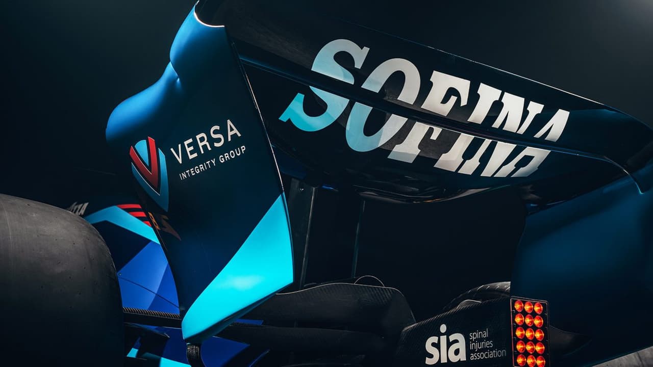 Williams presentó el FW44, volvió a usar el mismo tono de azul y eliminó el logotipo tributo a Senna 'S' de la parte delantera del auto. Los pilotos de esta monoplaza son Nicholas Latifi y Alex Albon.