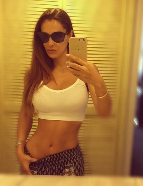 WOW! Esta belleza presumió su curvas, tras ocho meses de haber dado a luz a su bebé, demostró con esta foto que se ha puesto más buena que nunca.