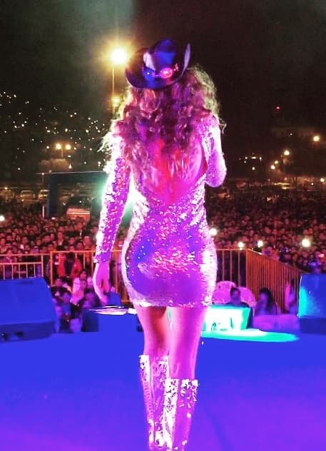 Desde cualquier ángulo Ninel nos cautiva... esas curvas son únicas, ¿qué opinas?