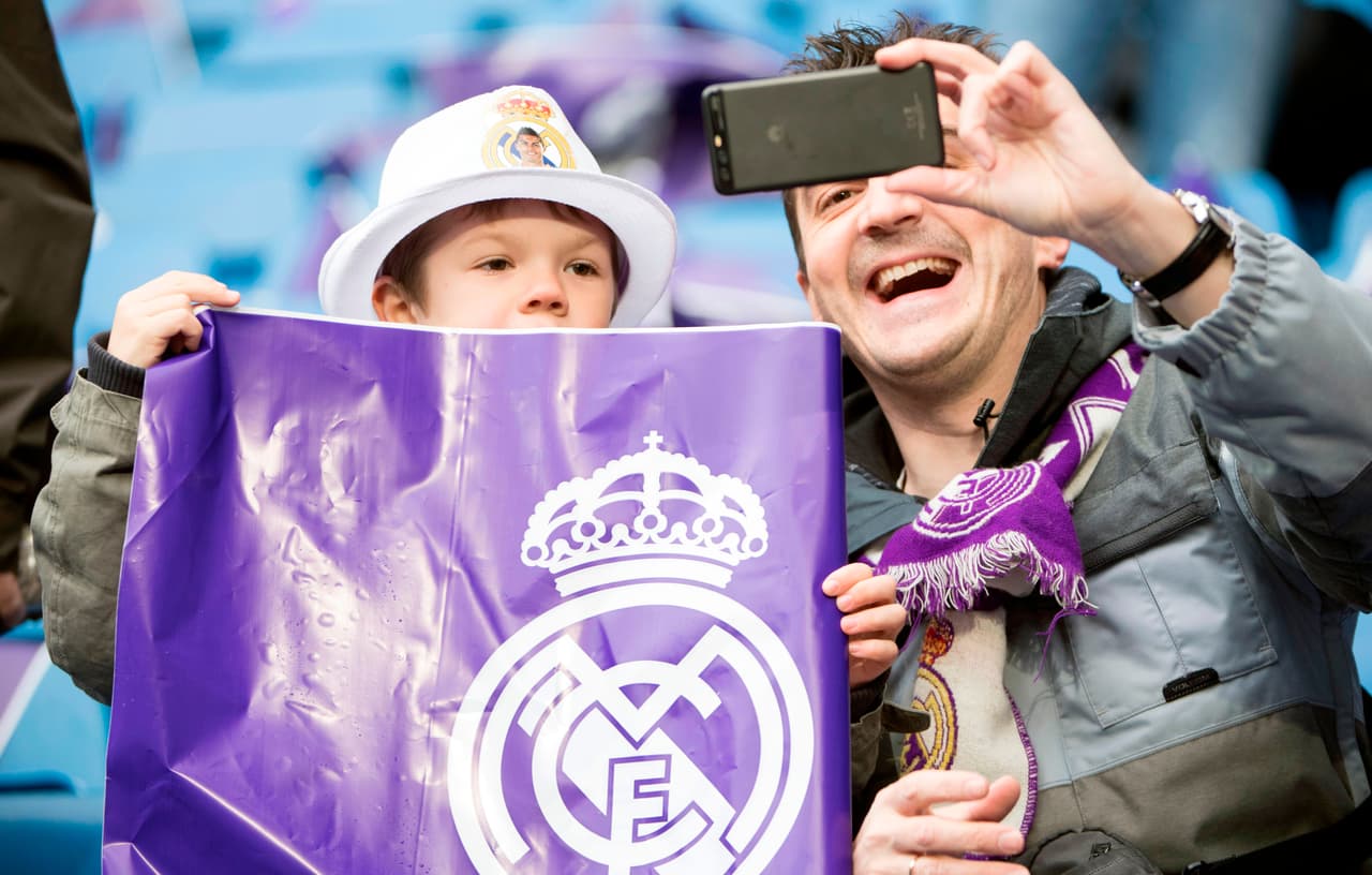 Los fanáticos le dieron un condimento especial al partido de Real Madrid y Juventus en el choque de vuelta de los cuartos de final de la Champions League, con el colorido especial del fútbol.