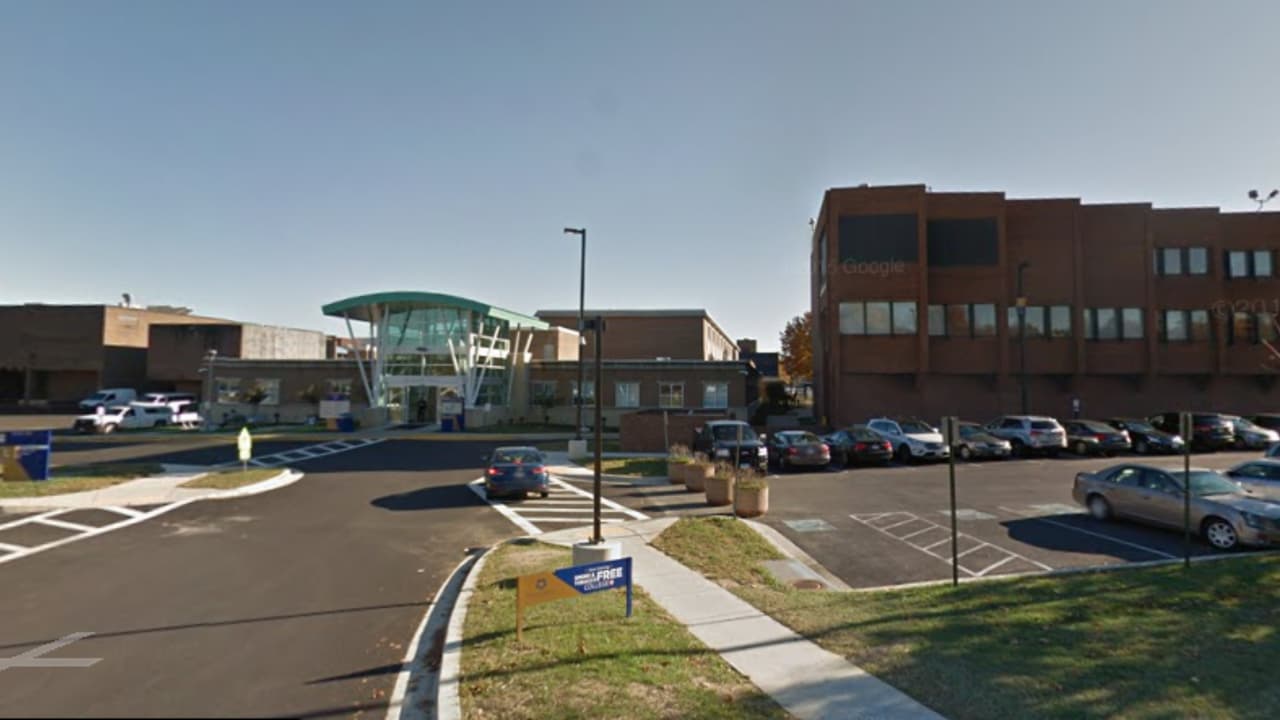 Tiroteo en campus de Prince George’s Community College deja un adolescente resulta herido de bala