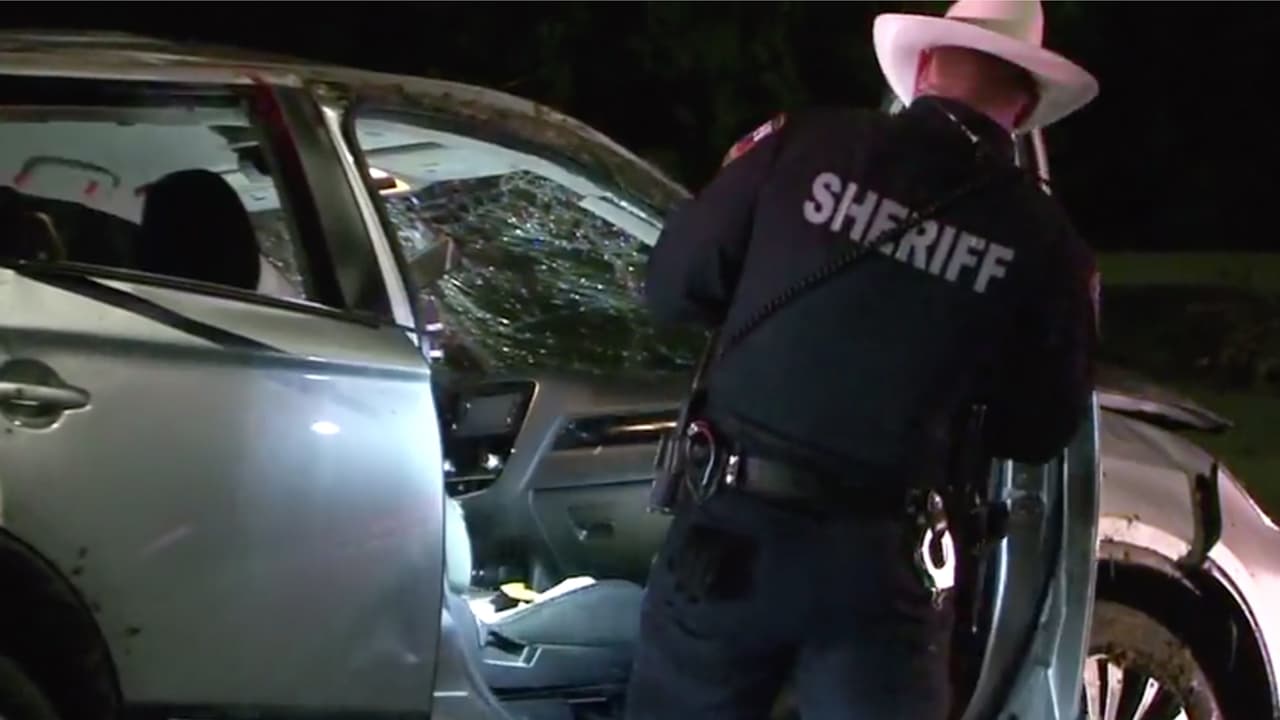 Hermanos toman sin permiso carro de sus padres, causan persecución y terminan volcados en Houston