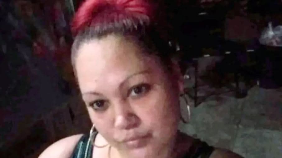 Las autoridades federales y locales están trabajando juntas para determinar si el hombre está relacionado con tres muertes por disparos en dos estados. Más sobre el caso, 
<b><a href="https://www.univision.com/local/philadelphia-wuvp/autoridades-filadelfia-piden-ayuda-identificar-hombre-quedo-captado-video-mientras-disparaba-contra-christine-lugo" target="_blank">aquí</a></b>.