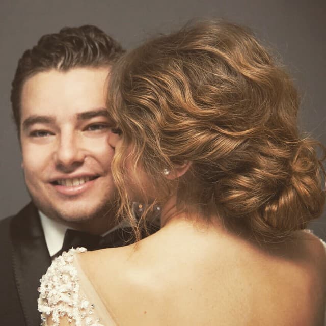 Y también da detalles de su vida sentimental.