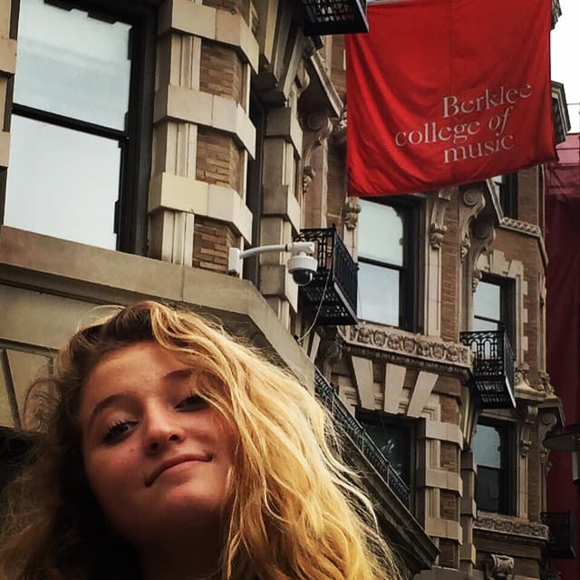 Fernanda Castro estudia en el reconocido y carísimo Berklee College of Music.