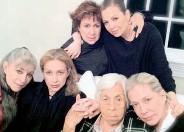 A raíz de ese evento y luego de la 
<b>muerte de Yolanda Miranda</b>, madre de las artistas, se produjo un distanciamiento total con la familia.
<br>