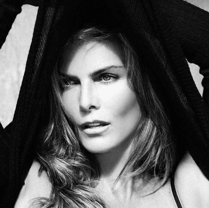 "Gracias 2017 por lo bueno y las enseñanzas. En tus pensamientos y actitud está tu vida y tu futuro. Mis propósitos de Año Nuevo son hacer más, hablar menos; perdonar más, odiar menos; agradecer más y quejarme menos; abrazar más, enojarme menos; besar más, criticar menos", fueron las palabras que posteó antes de que se acabe este 2017.