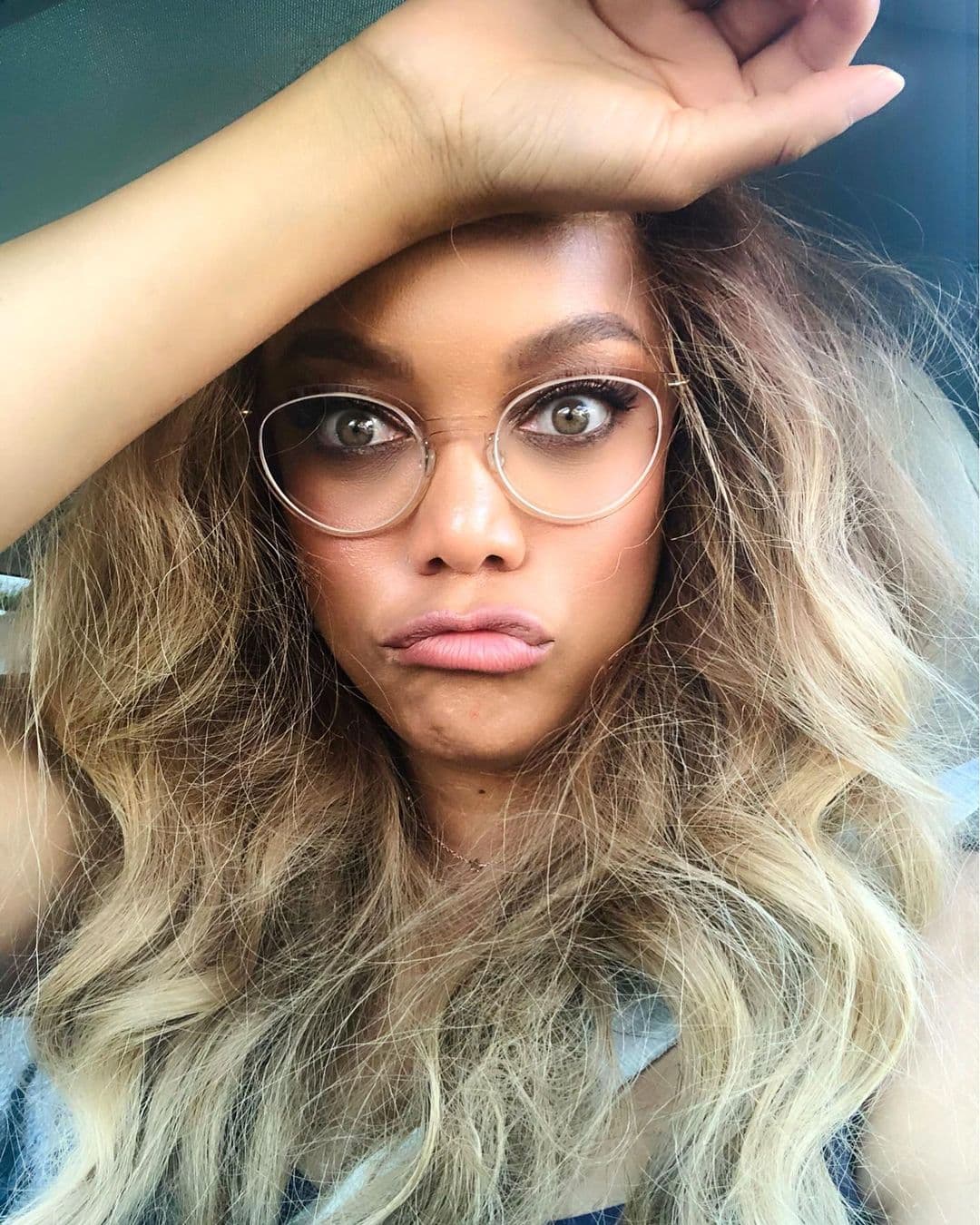 <b>Tyra Banks</b> 
<br>La actriz, modelo, presentadora y empresaria, tuvo algunas dificultades para ser madre. En una charla durante el programa ‘Starting Family’, Tyra comentó con la voz entrecortada lo duro que resultaba ese aspecto de su vida para ella.