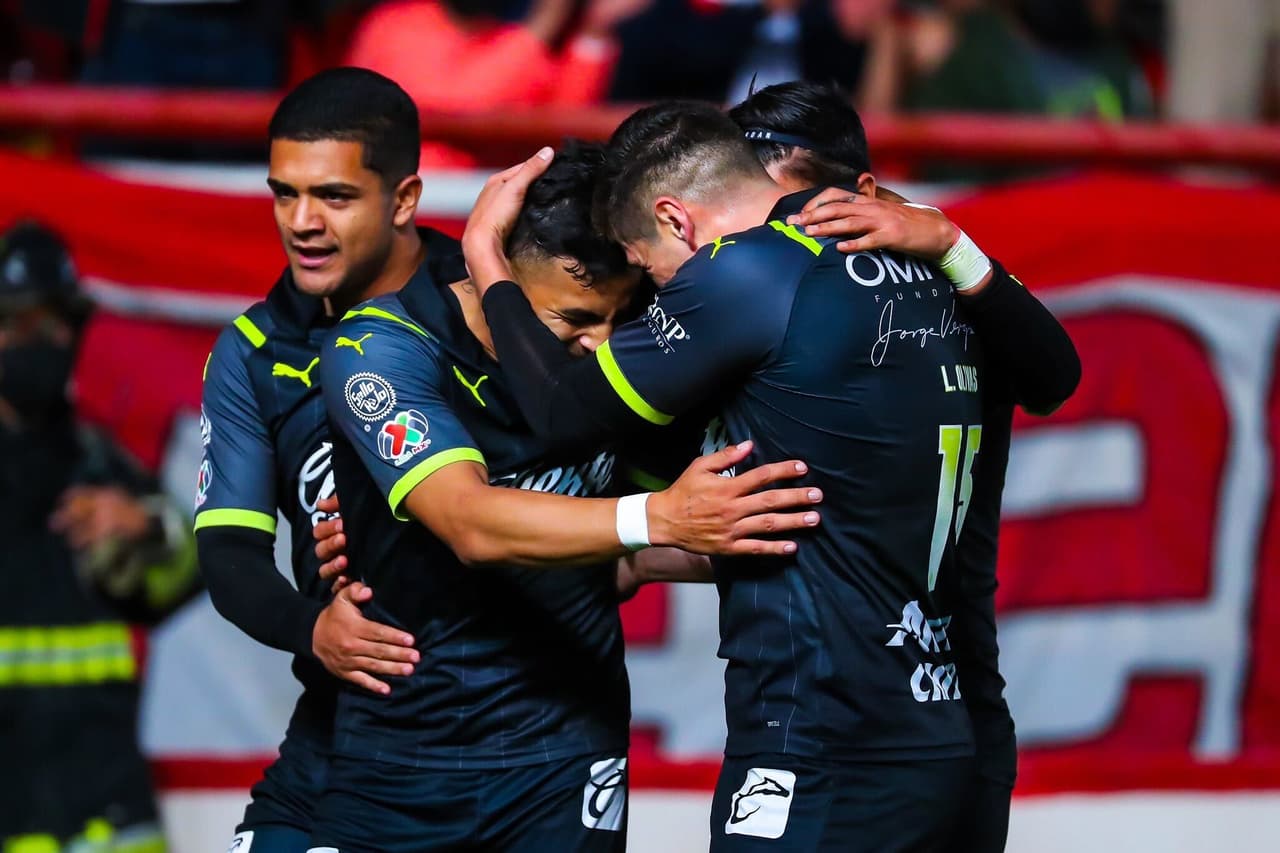 'Piojo' Alvarado se estrena con Chivas en doble cartelera ante Necaxa