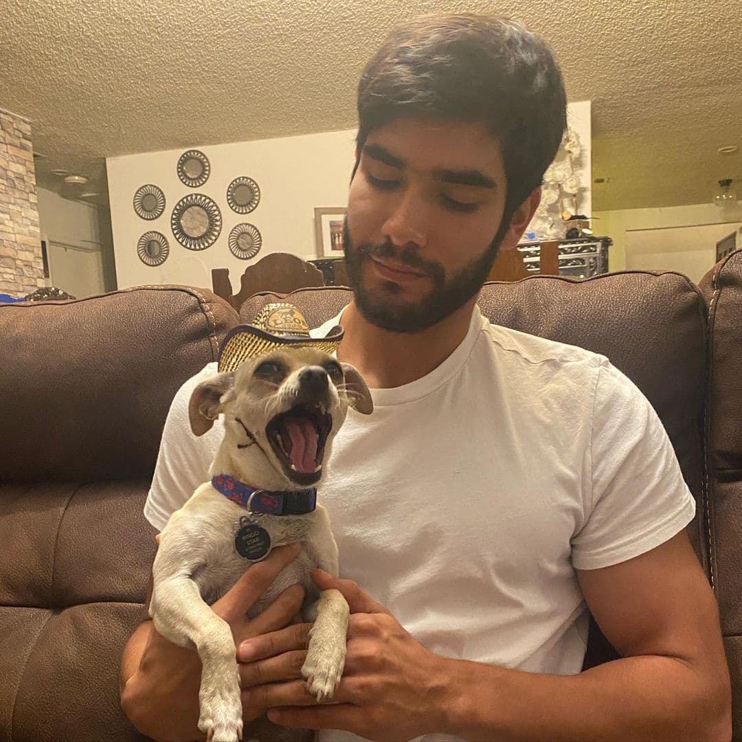 Además de su trabajo como coach, Miguel Ángel juega futbol en una liga de San Diego y es modelo deportivo. En su cuenta de Instagram, con casi 200 mil seguidores, el atleta también muestra a algunas mascotas.