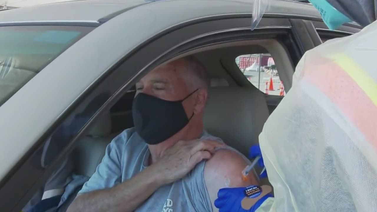 Ofrecen vacunas contra el coronavirus en cuatro clínicas a las personas que lleguen este fin de semana sin cita previa 