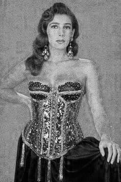 Cynthia Klitbo nació el 11 de marzo de 1967 en Zacatecas, México. Siendo muy joven, en el año 1986 comenzó a trabajar en la telenovela "Cómo duele callar", proyagonizada por Nuria Bages y 
<b><a href="http://www.univision.com/temas/enrique-rocha">Enrique Rocha</a></b>.