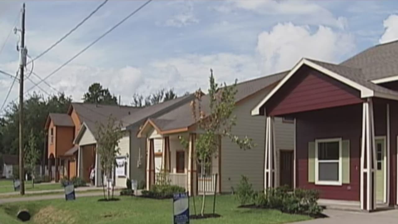 <b>En video.</b> 
<b>¿Qué ha influido para el aumento de los precios y la demanda de viviendas en Texas?</b>
<br>
<br>Richard Miranda, presidente de la Asociación de Agentes Inmobiliarios de Houston, explica por qué considera que más personas han llegado a vivir al estado de Texas y cómo esta situación ha propiciado el aumento de los costos. Habla, además, de las necesidades que han llevado a muchas familias a cambiar de casa por otra más grande.