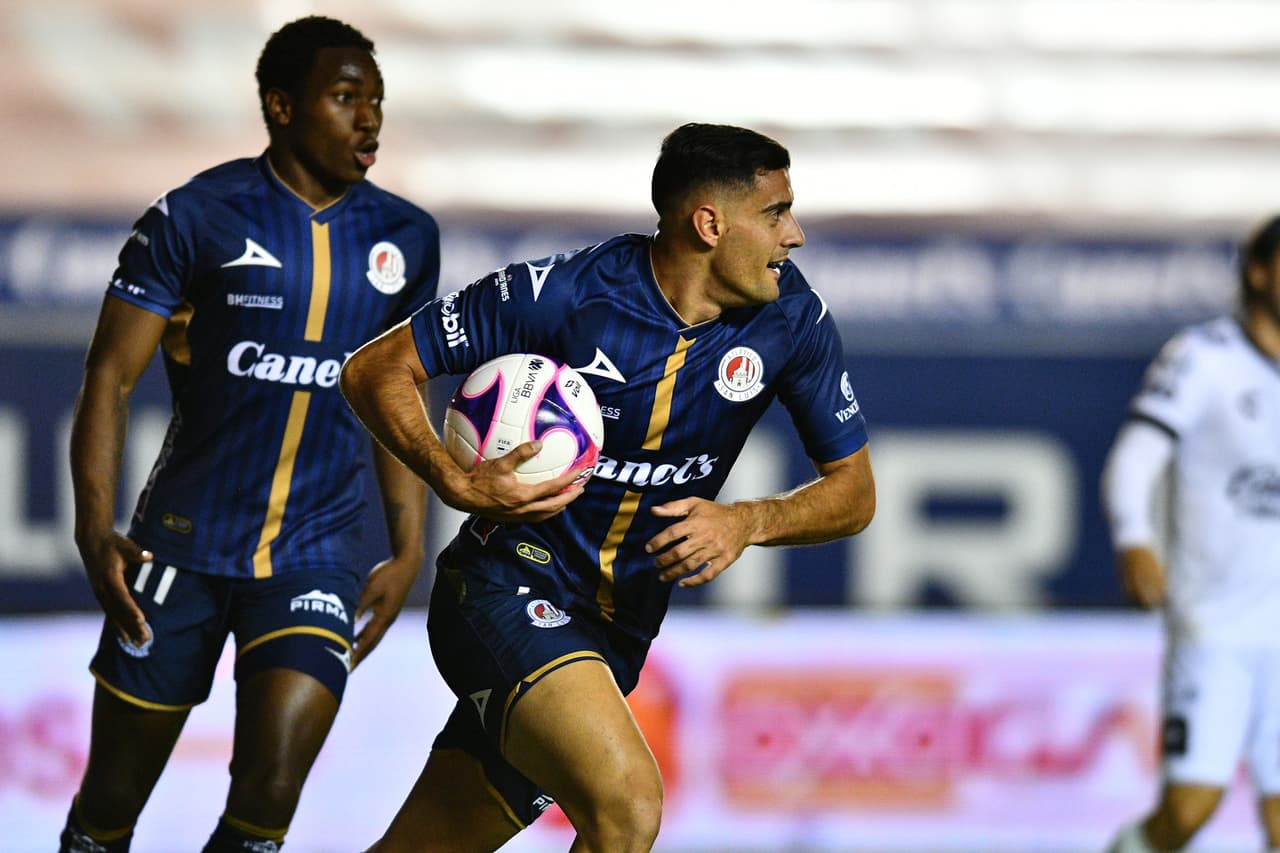 Pero no contaba con la astucia de Berterame quien no dudó en empujar el esférico al fondo.