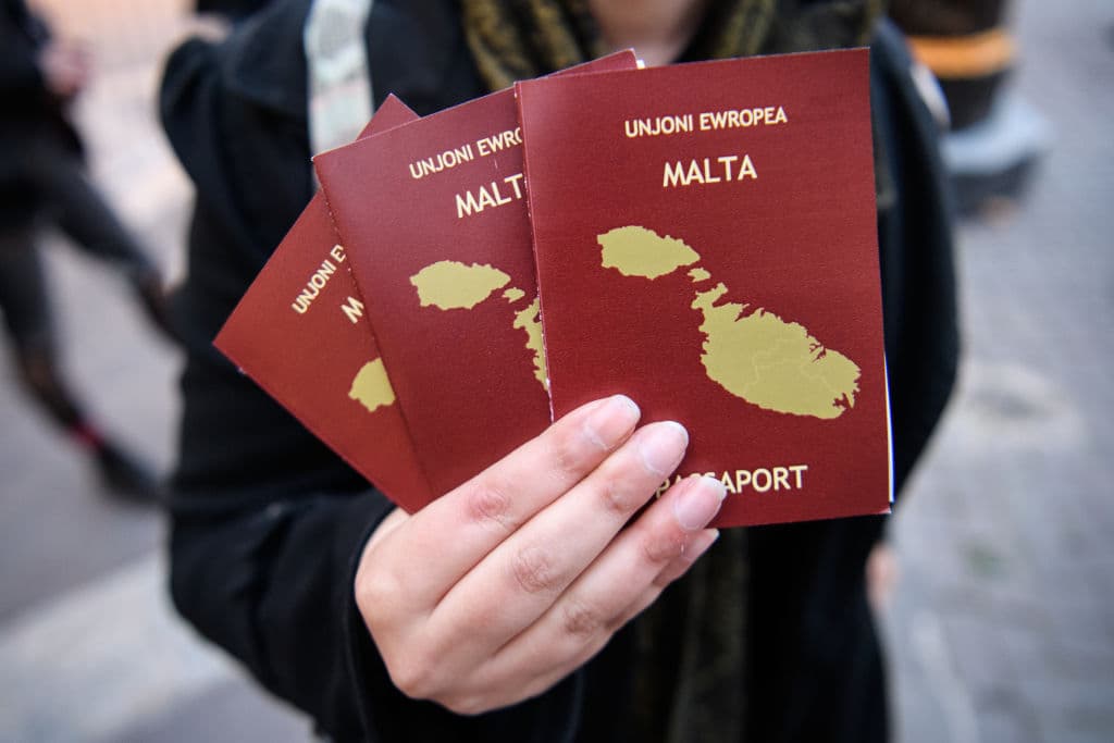 Puesto 7.- La
<b>República Checa</b> y
<b>Malta</b> permiten la entrada a 183 naciones sin visa ubicándose en el séptimo sitio del indice.
<b>Libia</b>,
<b>Palestina</b>,
<b>Sudán</b> se ubican en el lugar 102 ya que los pasaportes de las tres naciones sólo permiten la entrada a 37 naciones sin visado.