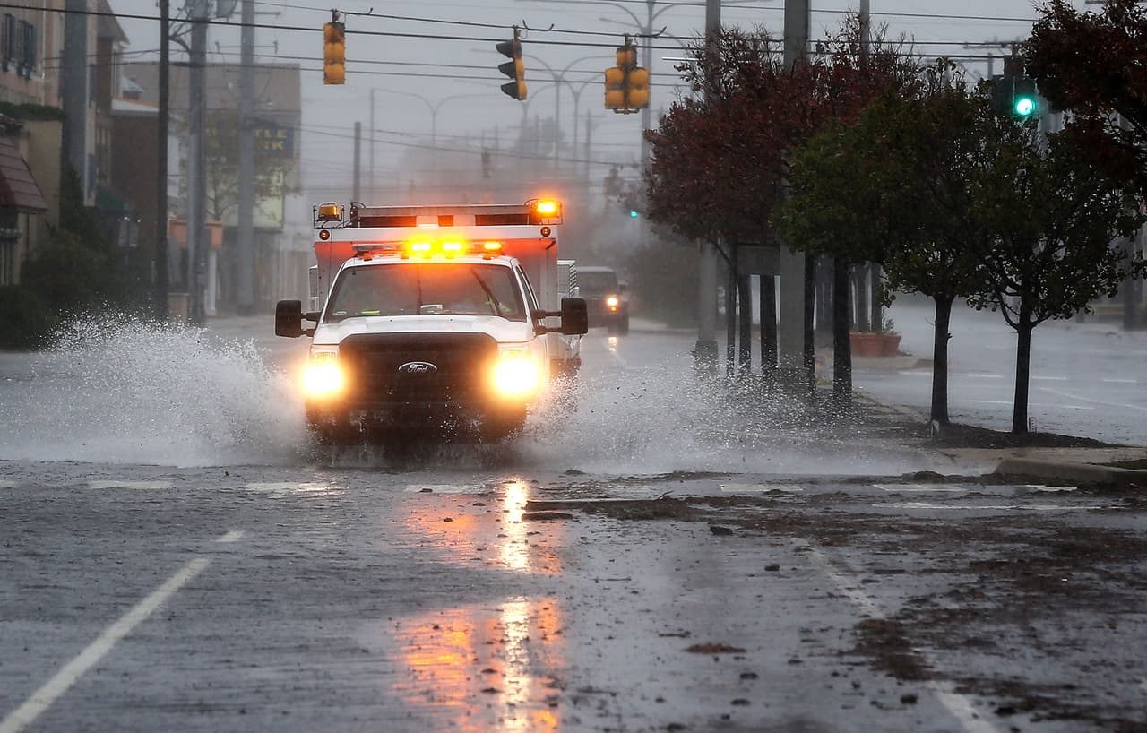 Ophelia se debilita hasta convertirse en depresión tropical dejando vientos y lluvia en la región de Filadelfia 