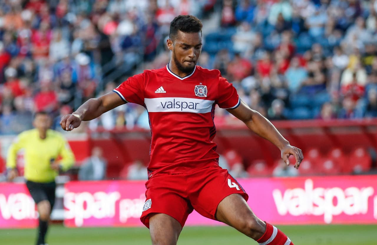 No solamente de una buena ofensiva vive Chicago Fire, uno de los equipos que más entusiasman este año. El holandés Johan Kappelhof es uno de los que mantiene a buen resguardo el arco del equipo de 'la Ciudad del Viento'. (USA Today Images)