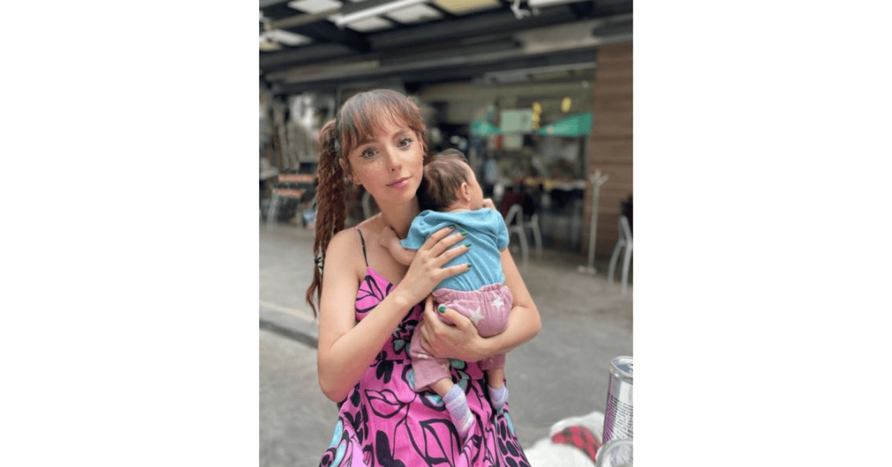 Natalia Téllez y su bebé, Emilia