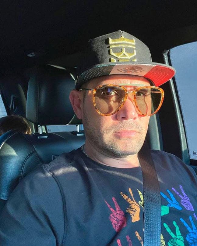 Aprovechó el encuentro con la prensa para desmentir la supuesta demanda que habría interpuesto en contra de la sobrina de Lupillo Rivera.
<br>