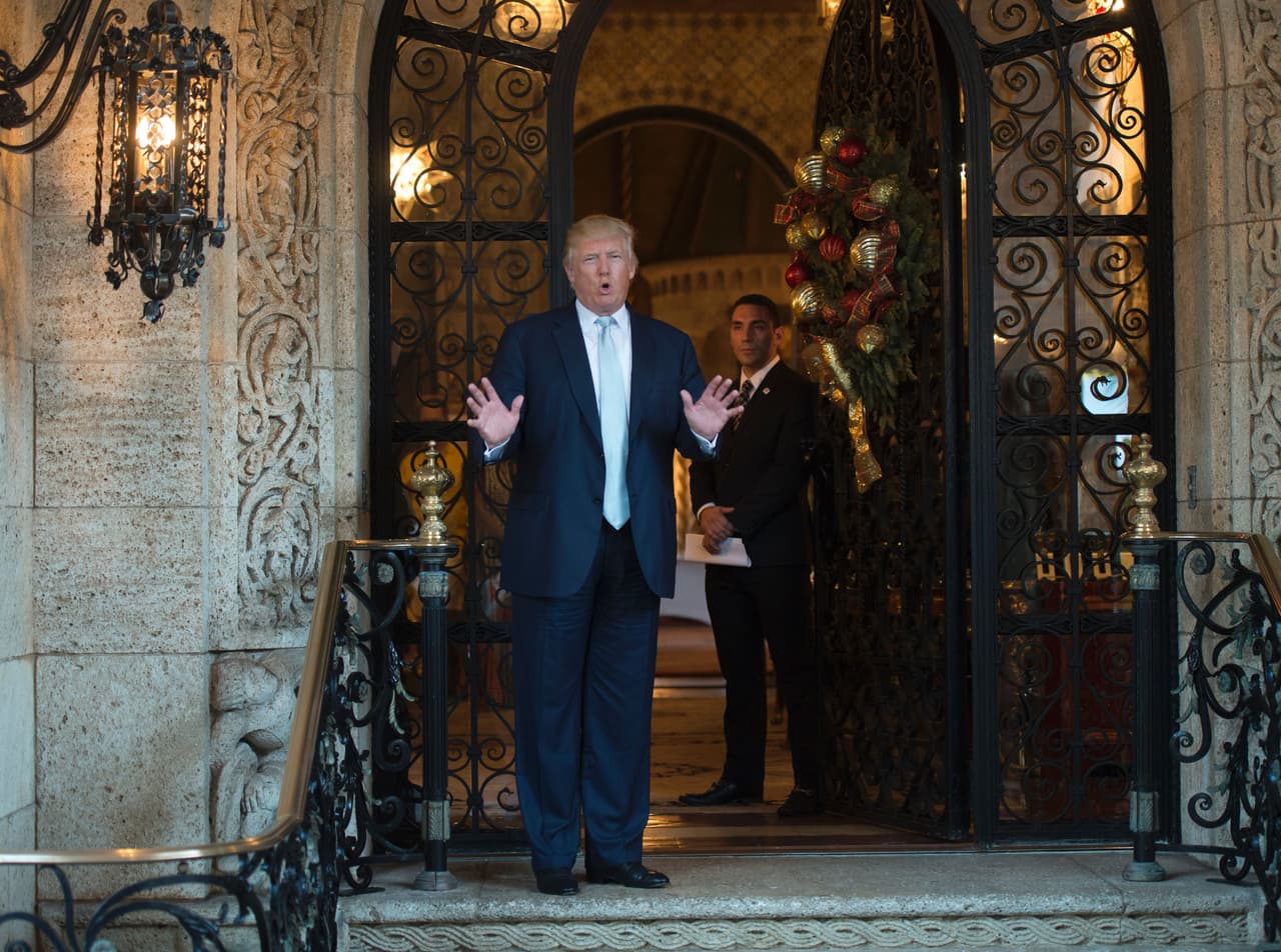 Casi una semana después de haber terminado su mandato presidencial, Donald Trump abre una oficina de expresidente.