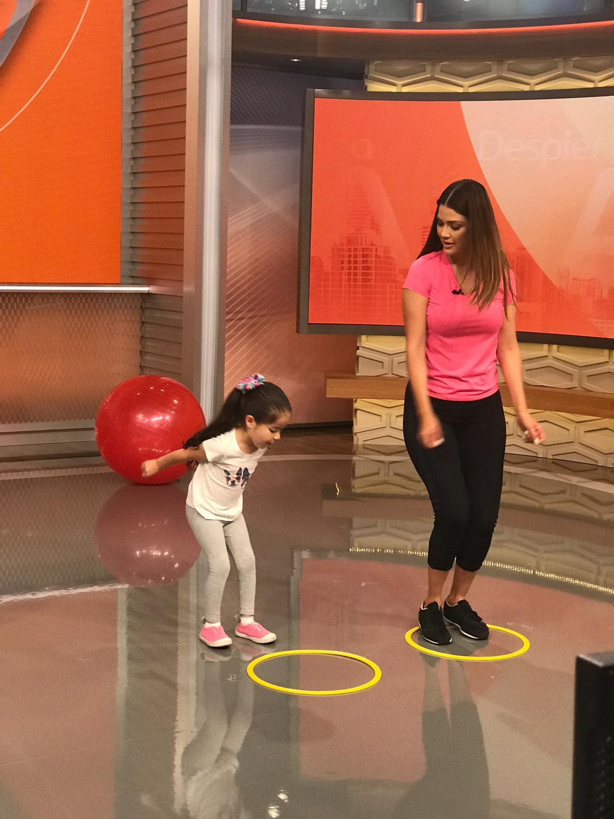 Antes de estar al aire practicaron en una de las estaciones del circuito. Vimos que a Giulietta se le da de manera natural la actividad física.