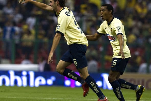 8.-Su paso en el América comenzó a mejorar con Miguel Herrera quién le brindó más confianza en el equipo y poco a poco comenzó a ganar minutos, el momento en el que encumbramiento se dio en el 2013 en una inolvidable final ante Cruz Azul donde fue el encargado de cobrar el penal definitivo que le dio el onceavo campeonato al América, el primero en su carrera y también el primero de Miguel Herrera.