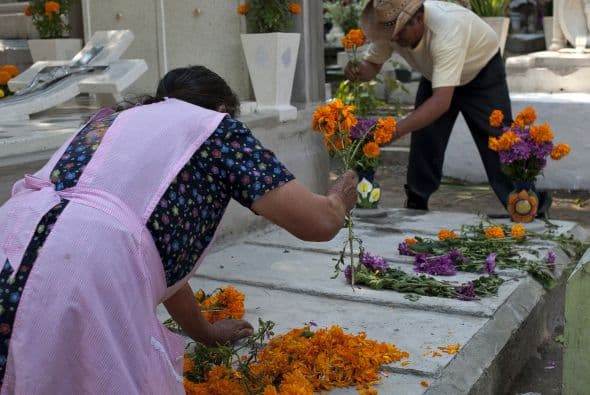 La afluencia de visitantes durante esta festividad a los panteones es incuantificable.