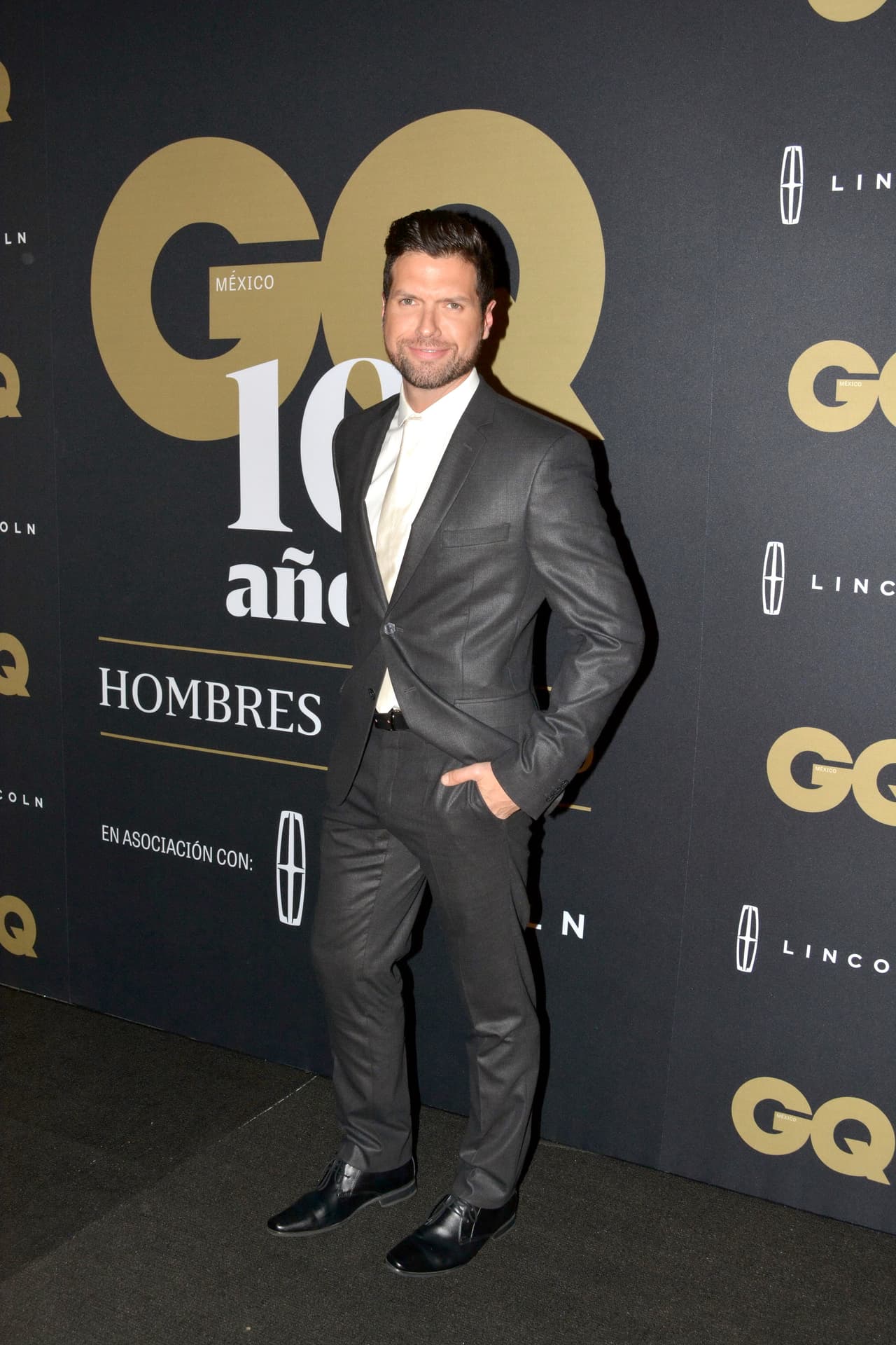 "Igual que yo, no se den por vencidos. Es una lucha larga, de resistencia y no de velocidad, y a veces nos desesperamos. Hagamos caso a los doctores, tengamos fe... Hazle caso a tu intuición, a tu corazón, porque al final es tu vida y tú estás padeciendo la enfermedad", finalizó.