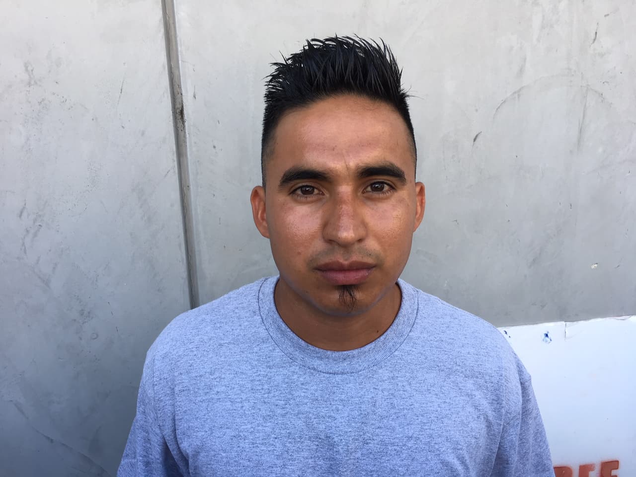 "Me bañaron con gas pimienta y agua hirviendo": demandan el centro de detención de ICE más grande de California